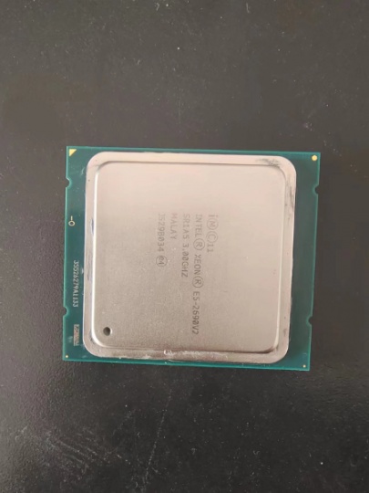 转让处理器一颗。E5-2697V2。十二核心，二十四线程