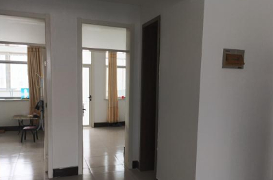 郓城拖修厂小区三楼加储藏室出售